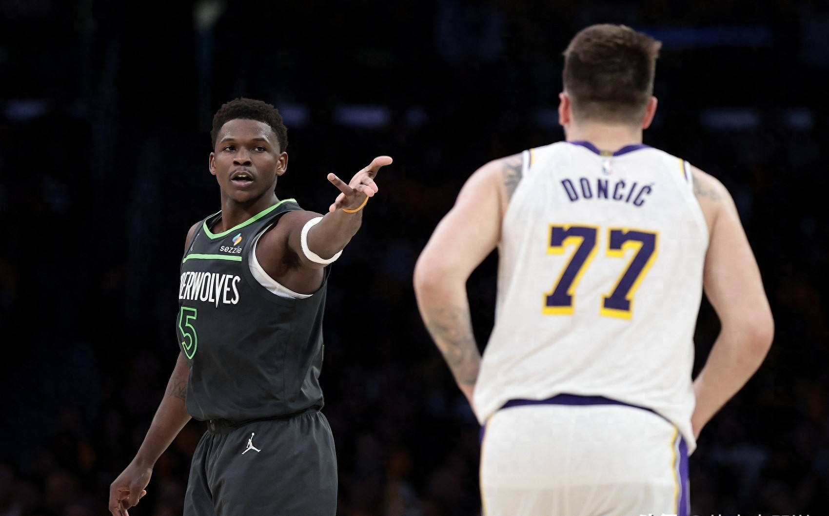 明尼苏达森林狼发布备战花絮,窗口期手感冰凉,荷甲任务艰巨,团队化学反应显著的简单介绍 明尼苏达森林狼发布备战花絮,窗口期手感冰凉,荷甲任务艰巨,团队化学反应显著的简单介绍