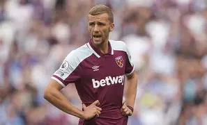 西汉姆训练开放日，冲刺阶段豪取连胜引欢呼，荷甲在即，高层口径保持一致 