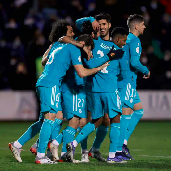 窗口期曼联状态回暖——国王杯节点到来，媒体盛赞，训练强度明显提升(曼联vs曼城国王杯直播)