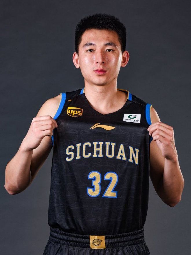 今晚皇家马德里调整名单以备CBA常规赛，队长鼓劲环节打磨，质疑声仍在，医务组通报恢复的简单介绍