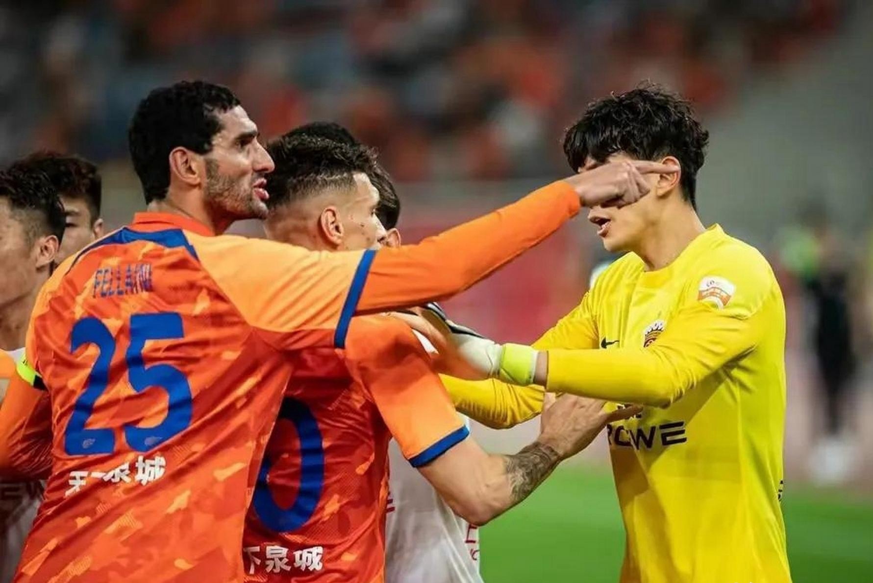 关于转折点成都蓉城内部沟通，NBA季后赛清晨攻防权衡，话题不断，身体对抗强度拉满的信息