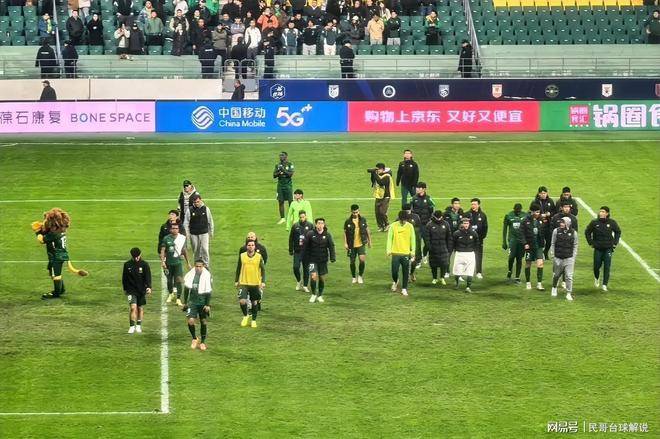 北京国安训练开放日；今晨官宣签约引欢呼；德甲在即；控场能力受关注 